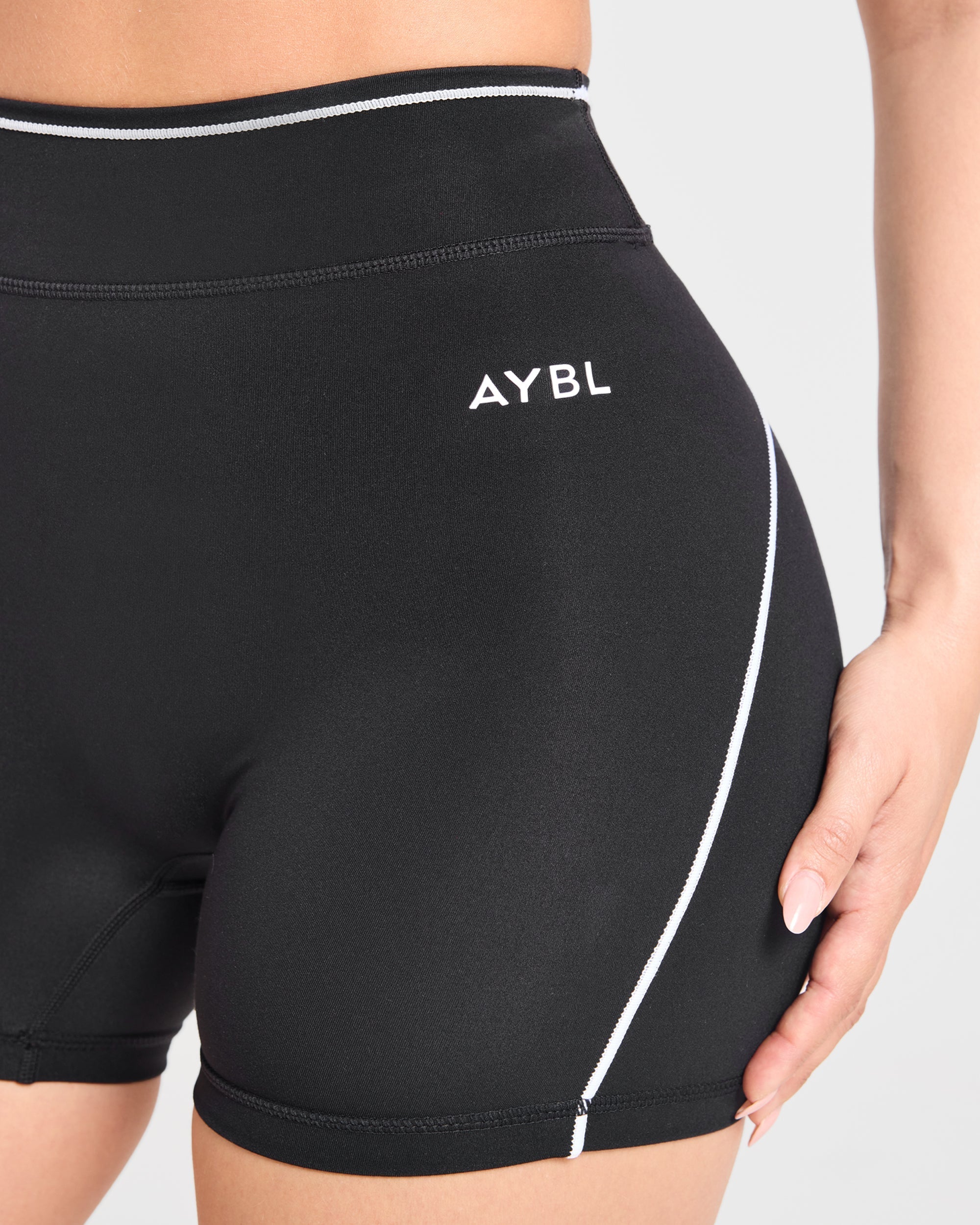 Form Shorts - Zwart