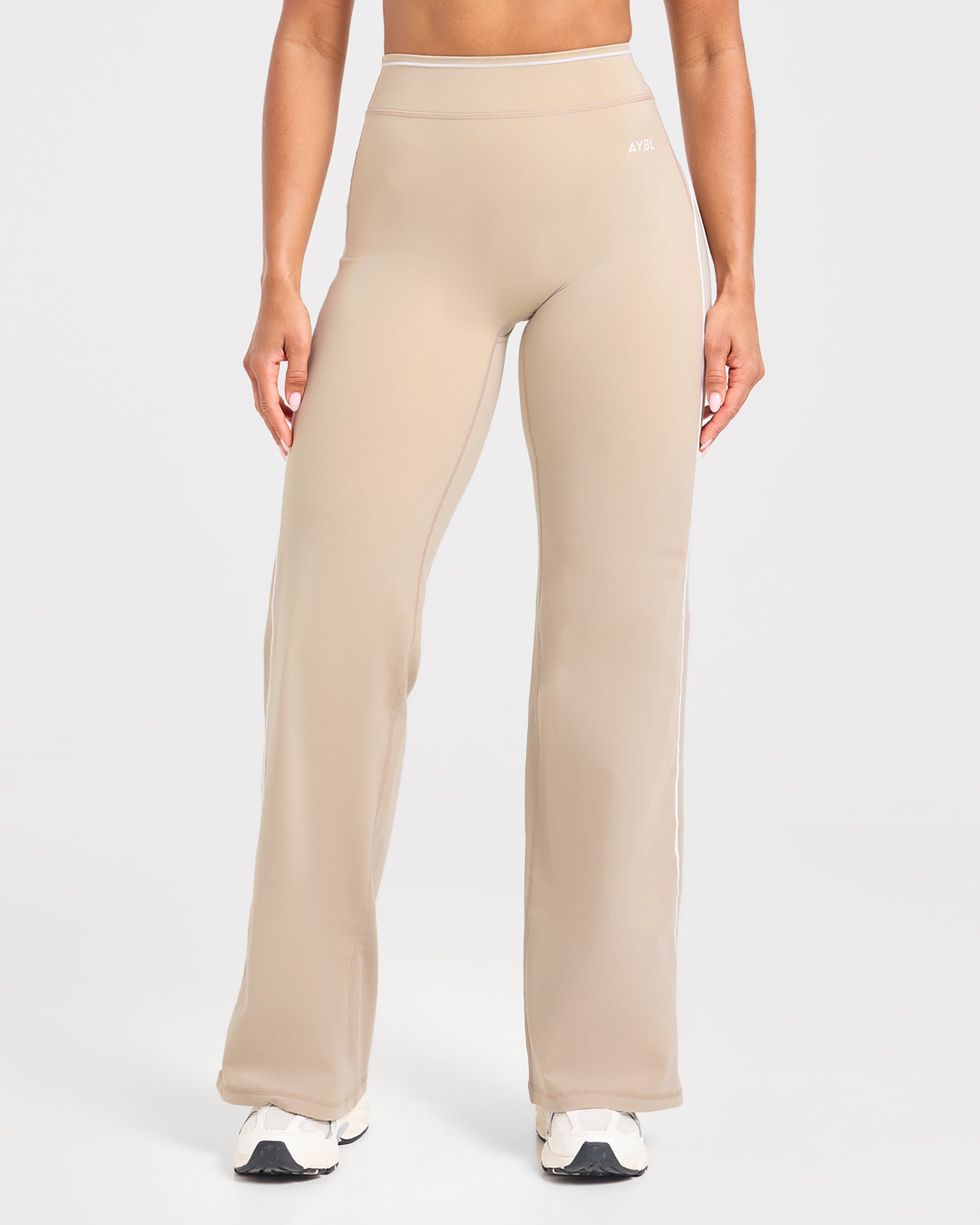 Form Flared Leggings - Mocha