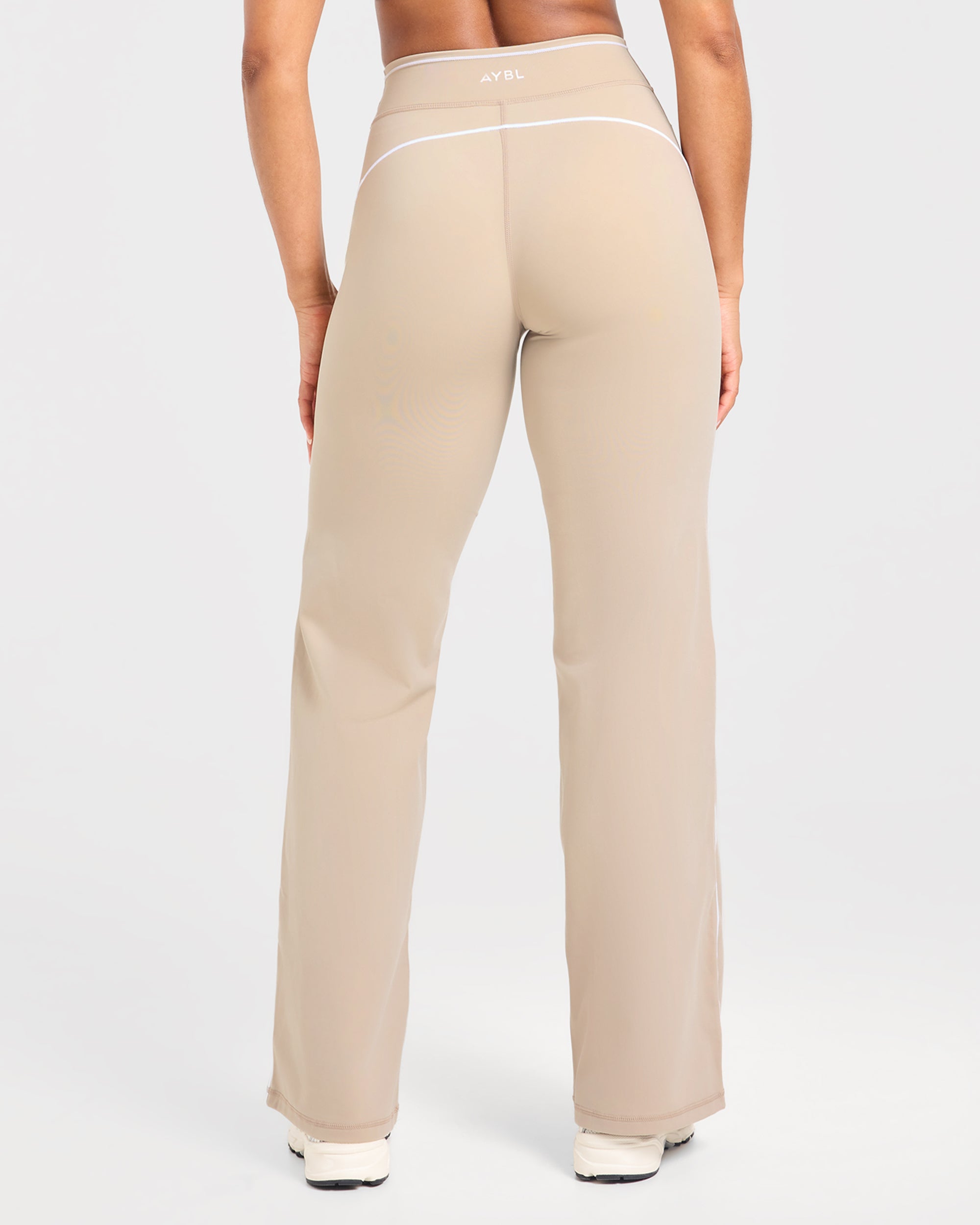 Form Flared Leggings - Mocha