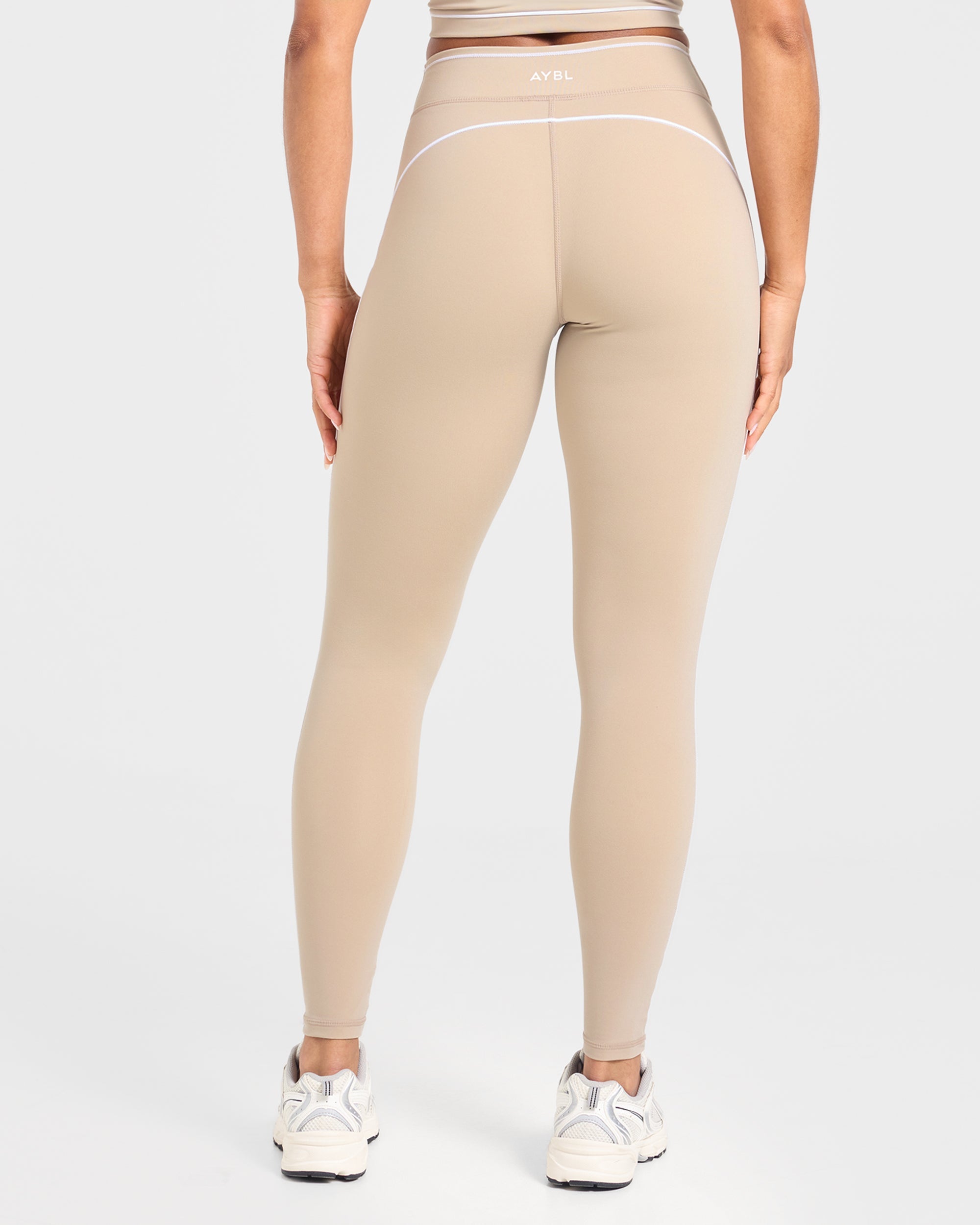 Form Leggings - Mocha