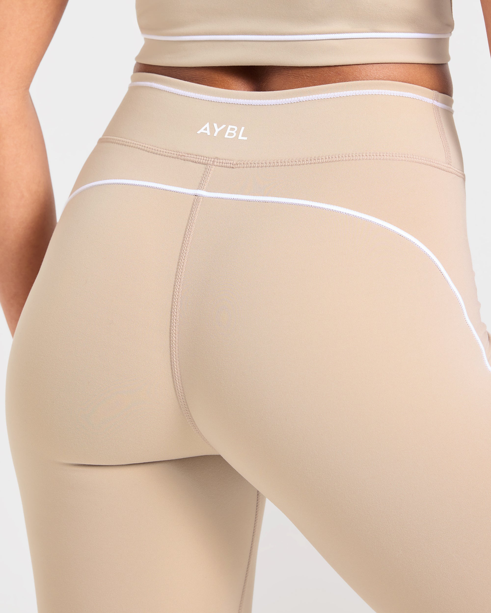 Form Leggings - Mocha