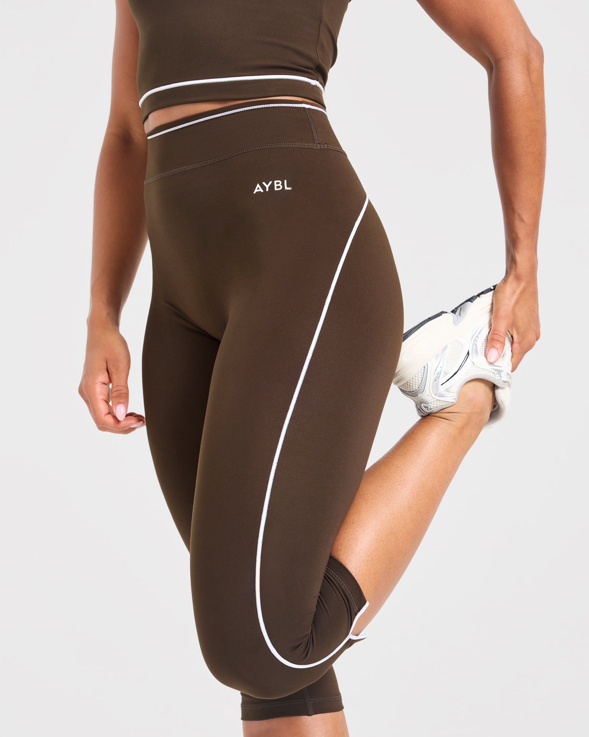 Form Capris - Coffee Bean