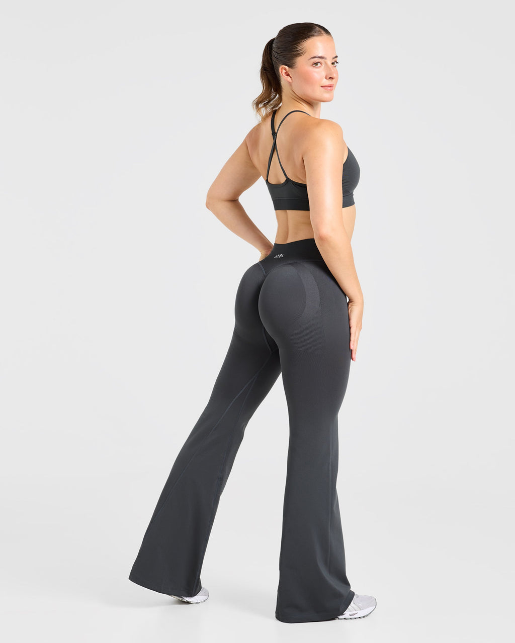 Adapt Seamless Flared Leggings - Dark Charcoal