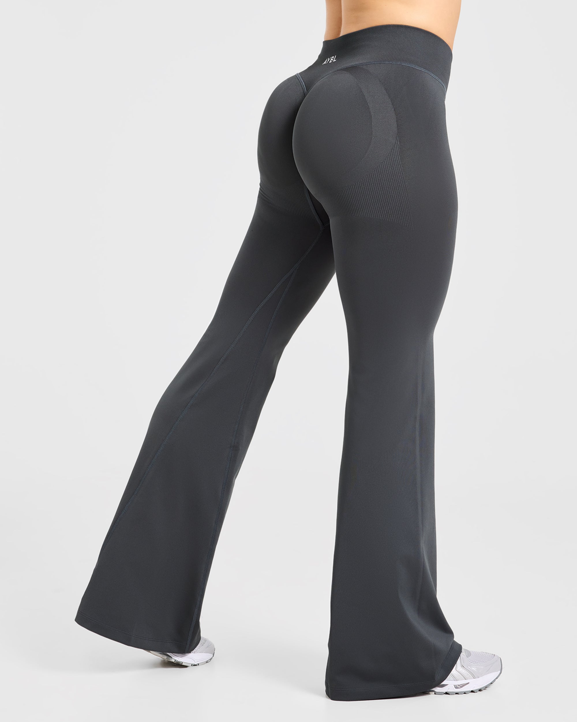 Adapt Seamless Flared Leggings - Dark Charcoal